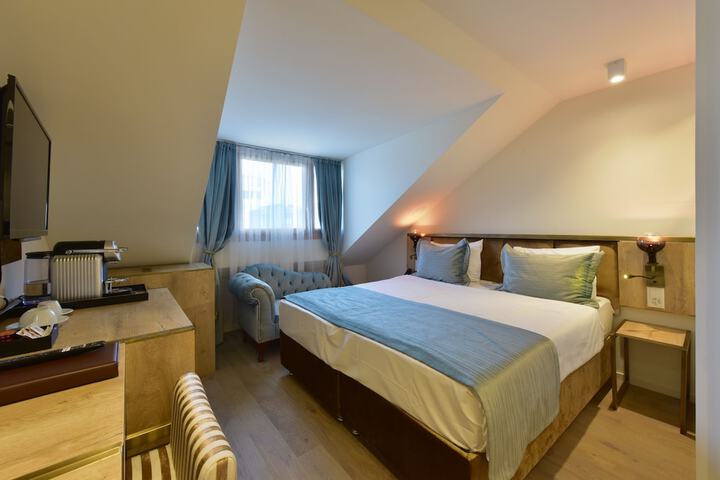Room 8 of 59