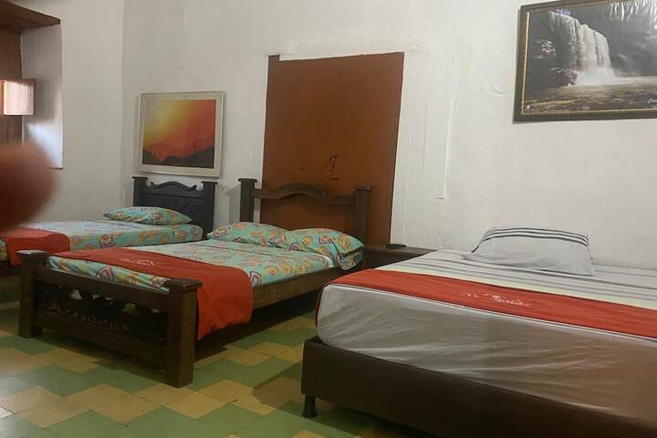 Room 17 of 27