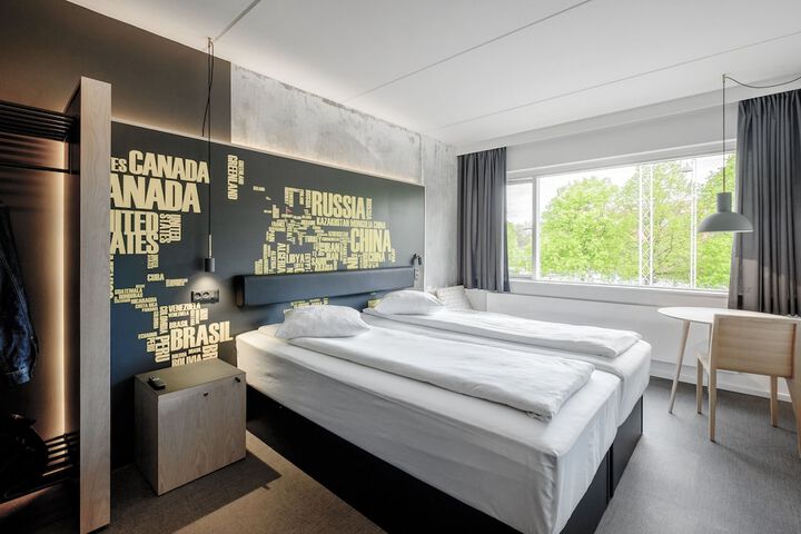 Room 16 of 34