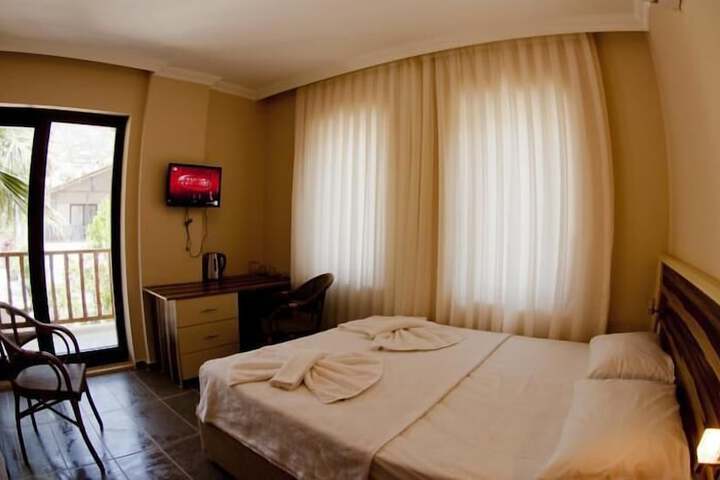 Room 10 of 16