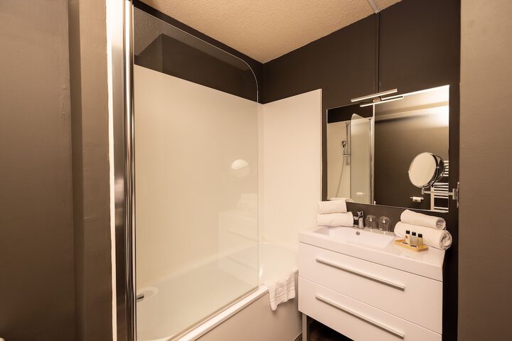 Room 25 of 52