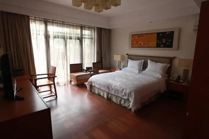Room 4 of 14