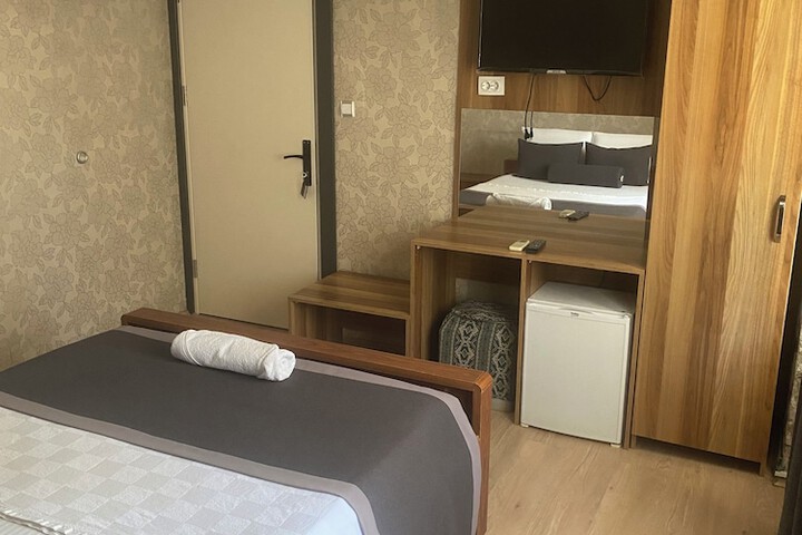 Room 32 of 80