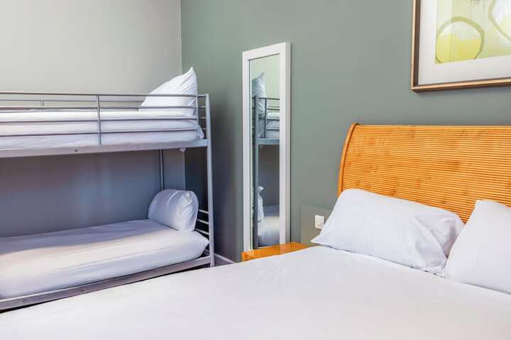 Room 30 of 74