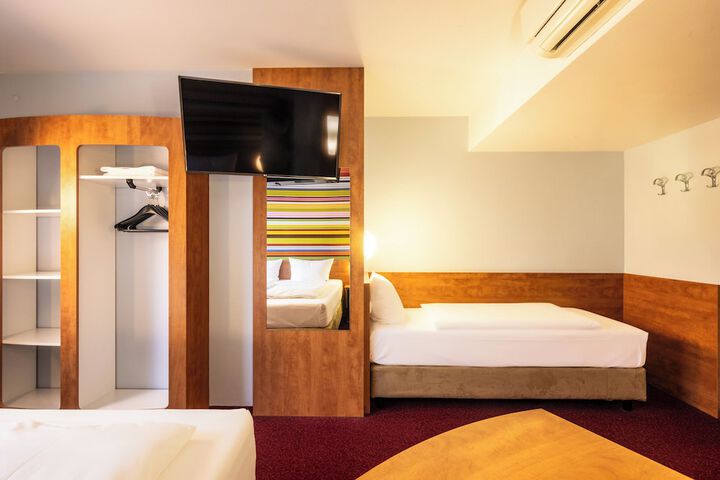 Room 26 of 86