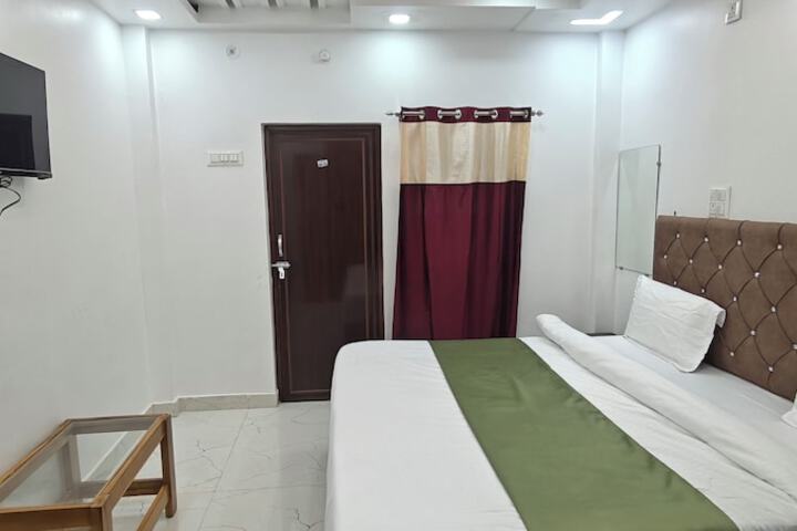 Room 2 of 9