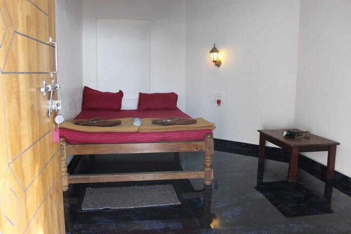 Room 3 of 32