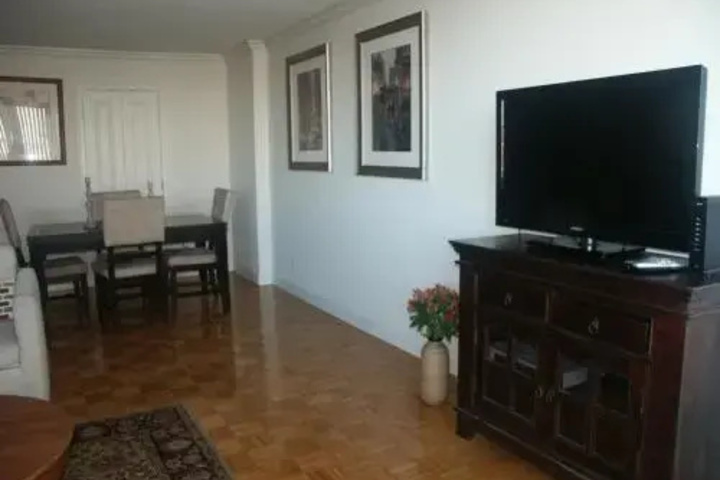 Room 4 of 11