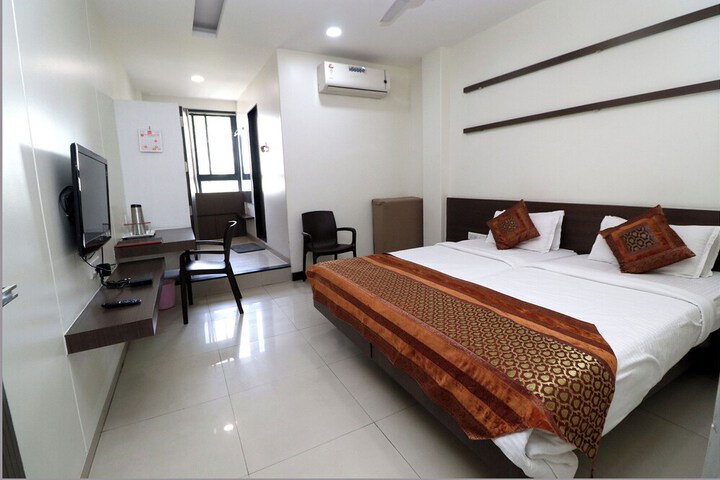 Room 15 of 32