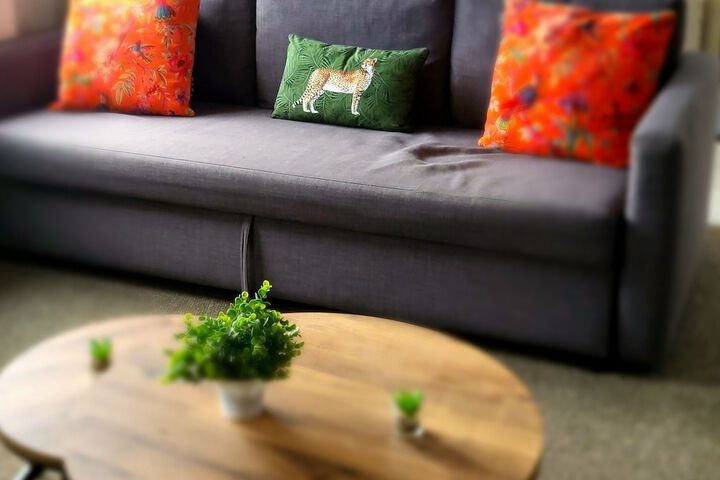 Lounge 23 of 31