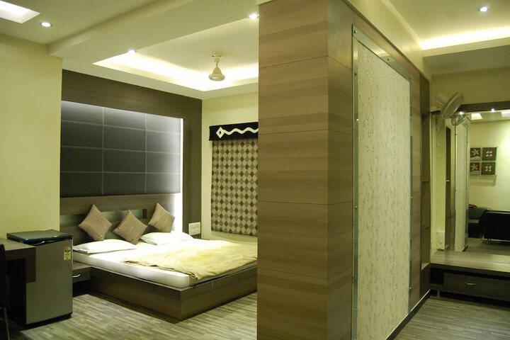 Room 8 of 34