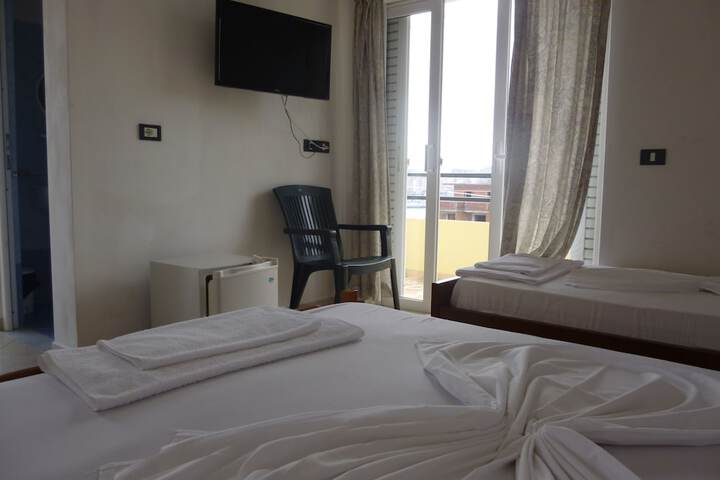 Room 2 of 53