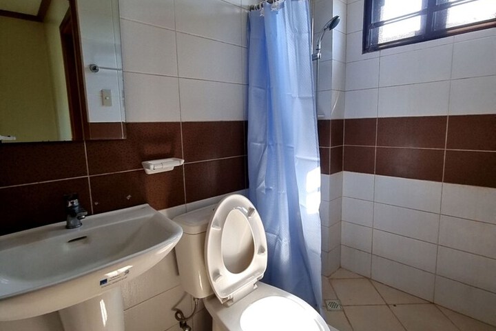 Room 32 of 46