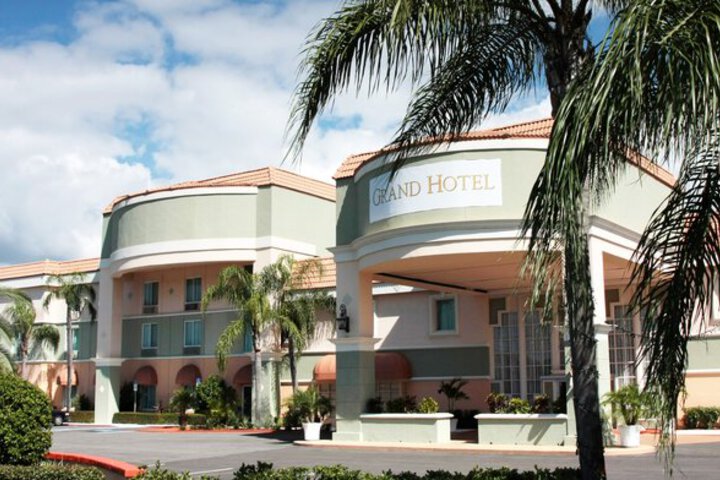 Exterior of Best Western Clearwater Grand Hotel & Suites
