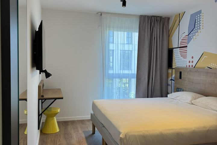 Room 11 of 69