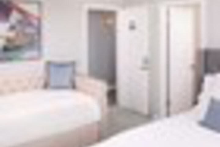 Room 53 of 111