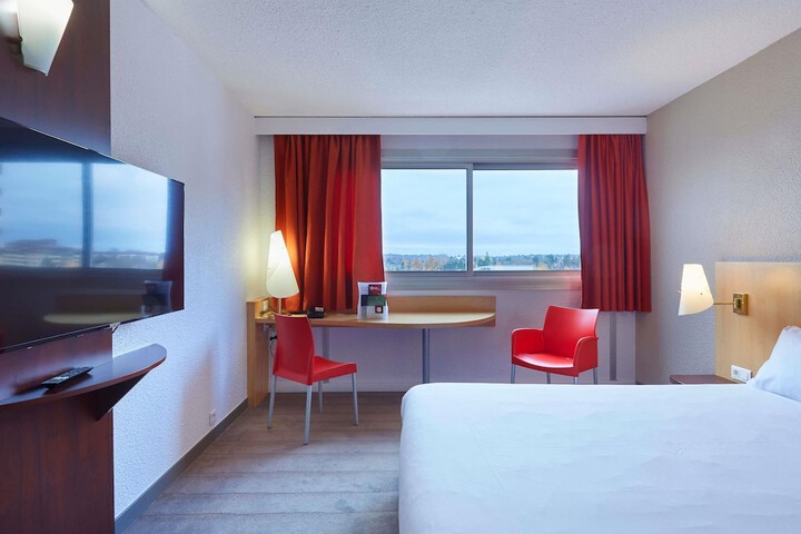 Room 6 of 44