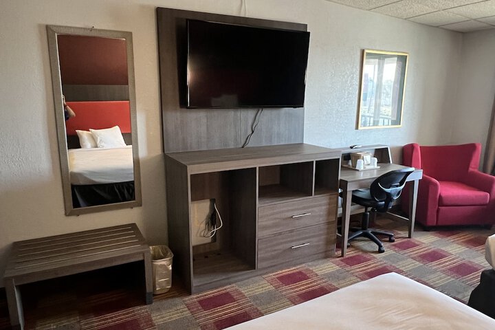 1 King Bed (1 of 5)