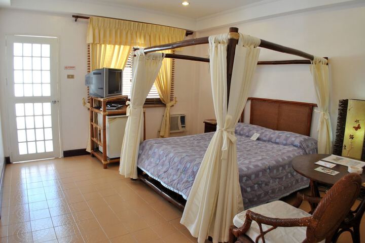 Room 6 of 61