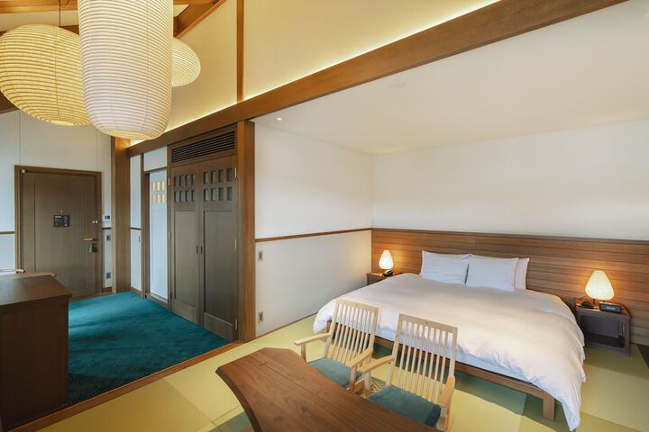 Room 53 of 106
