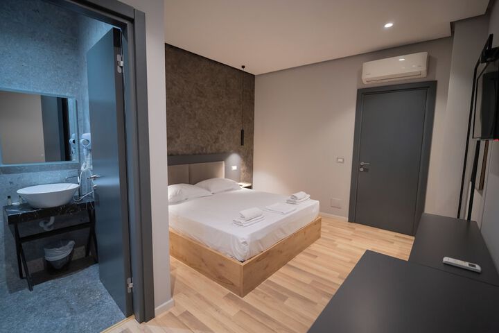 Room 17 of 32