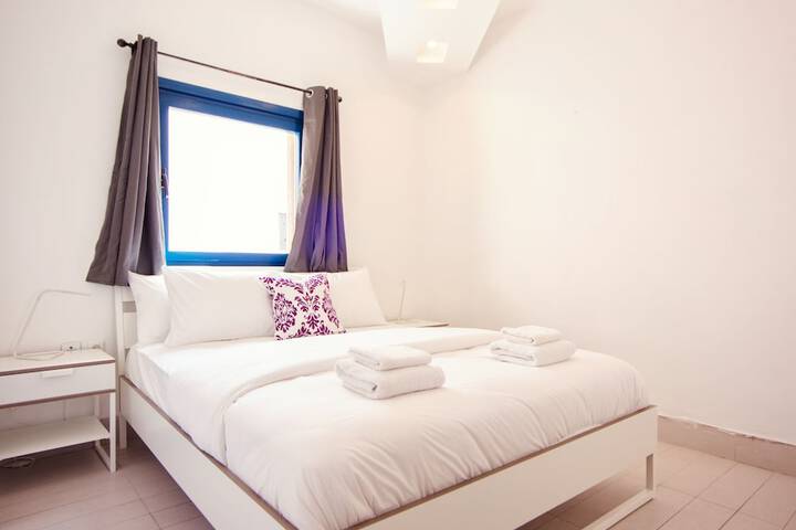 Room 27 of 90