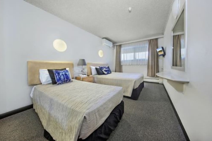 Room 25 of 48