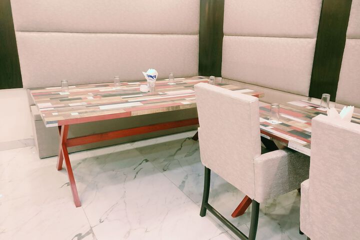 Dining 74 of 98