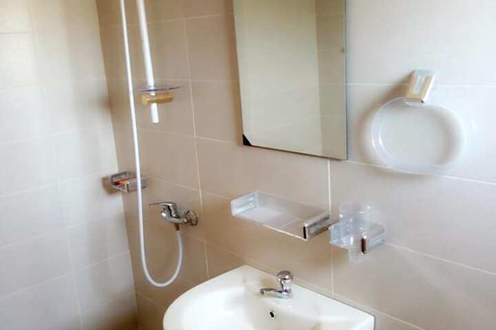 Room 15 of 32