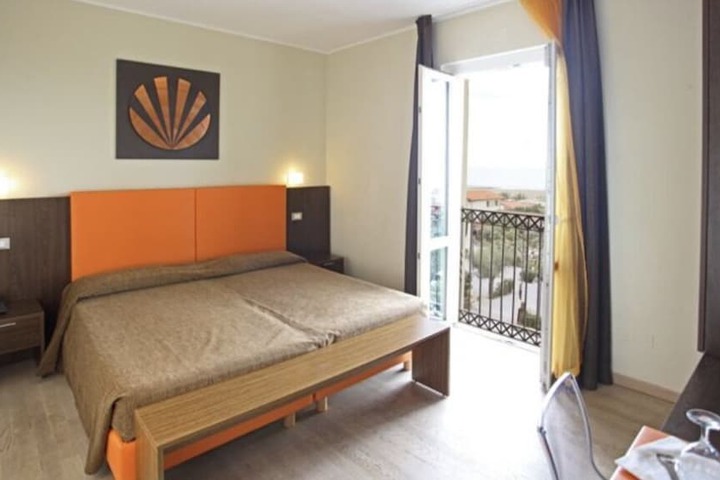 Room 9 of 47