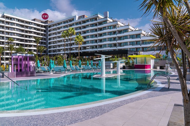Hotel with Pool