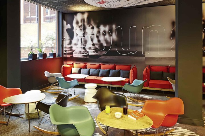 Lounge 39 of 49