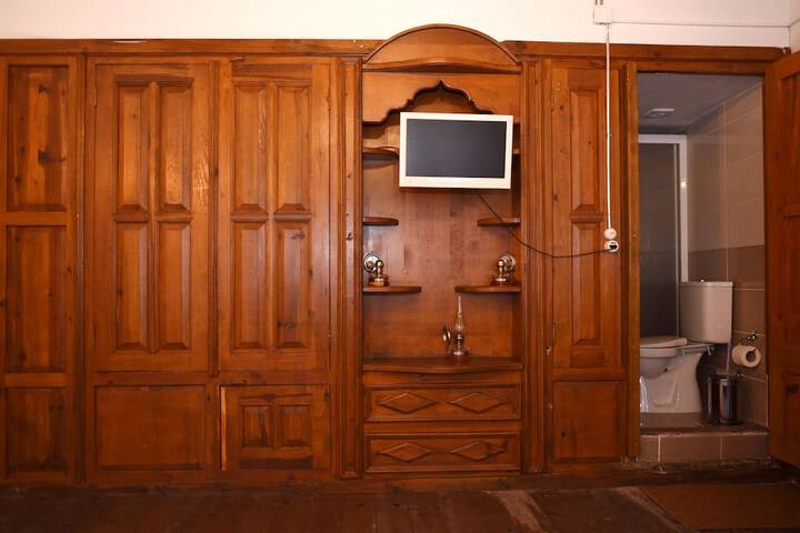 Room 10 of 23