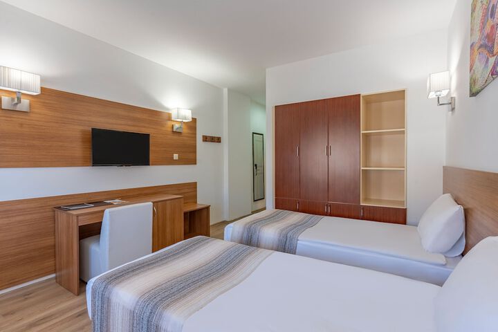 Room 12 of 18