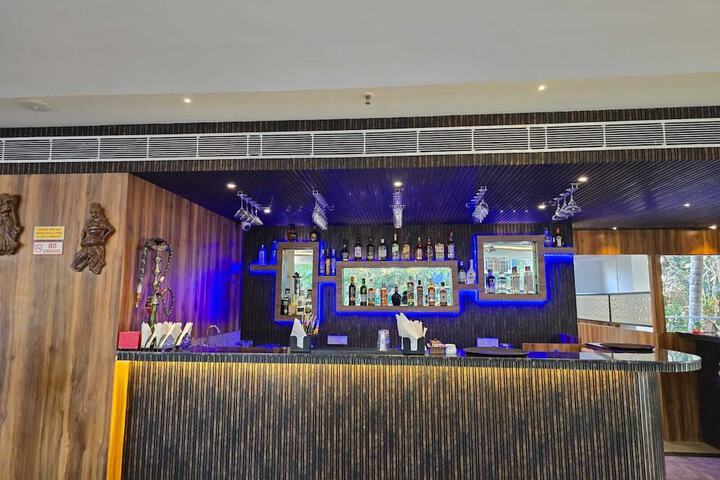 Lounge 21 of 29