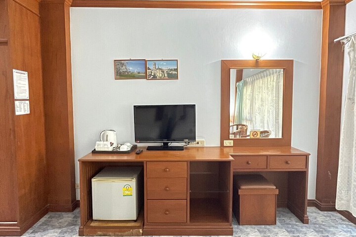 Room 11 of 36