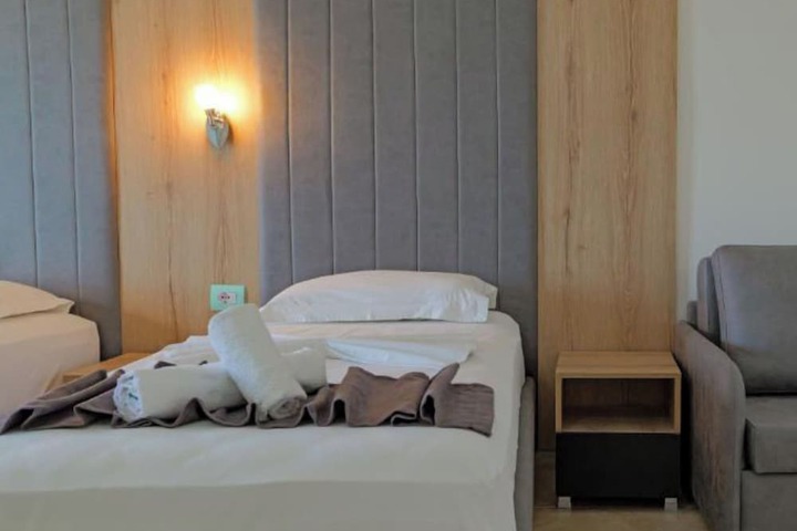Room 12 of 48