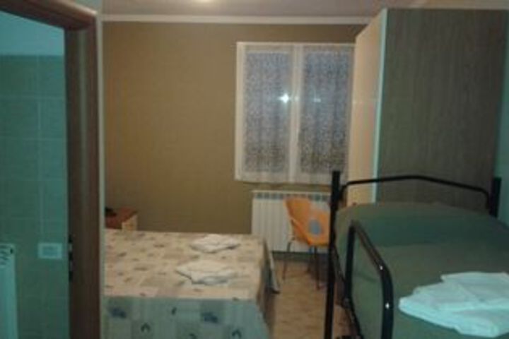 Room 17 of 38