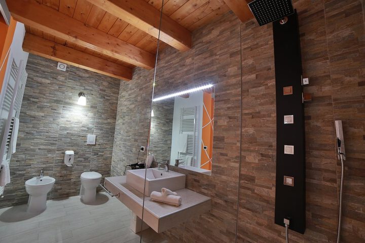 Room 4 of 30