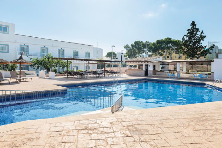 Hotel Pool