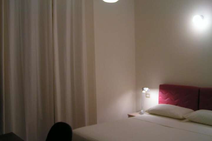 Room 16 of 32