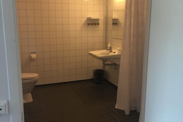 Room 11 of 27