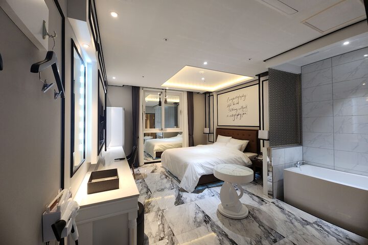Room 12 of 13