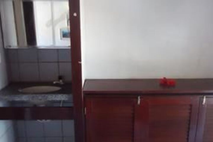 Room 13 of 36