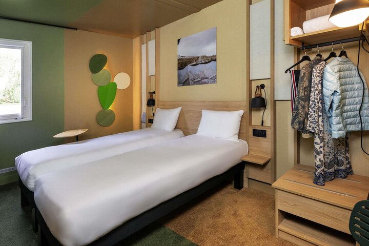 Room 10 of 39