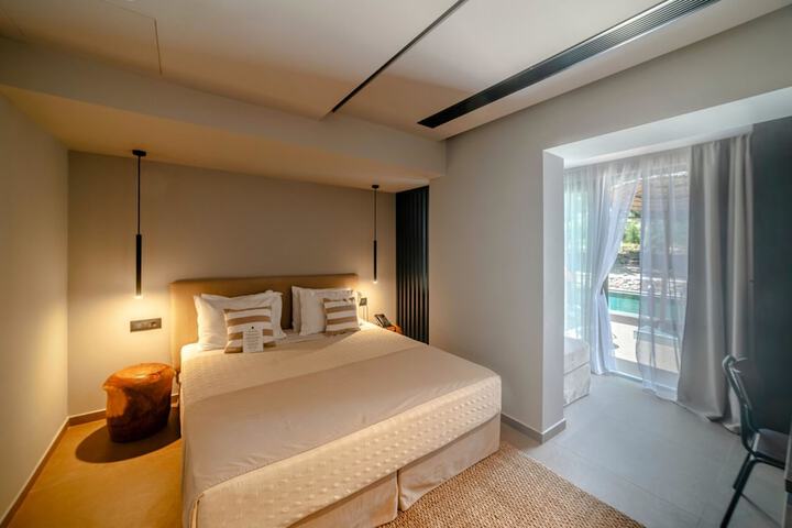 Room 37 of 221