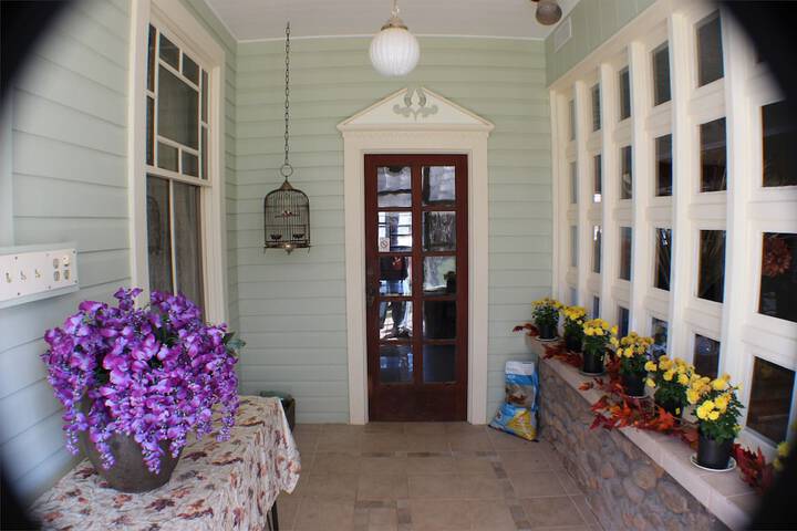 Entrance & Lobby