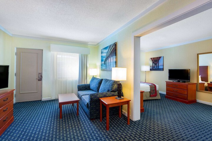 2 Queen Beds Mobility Accessible (12 of 37)