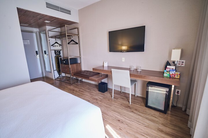 Room 13 of 102