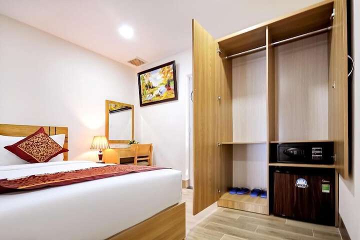 Room 10 of 36